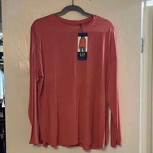 GAP Long-Sleeve Crewneck Top in Rose